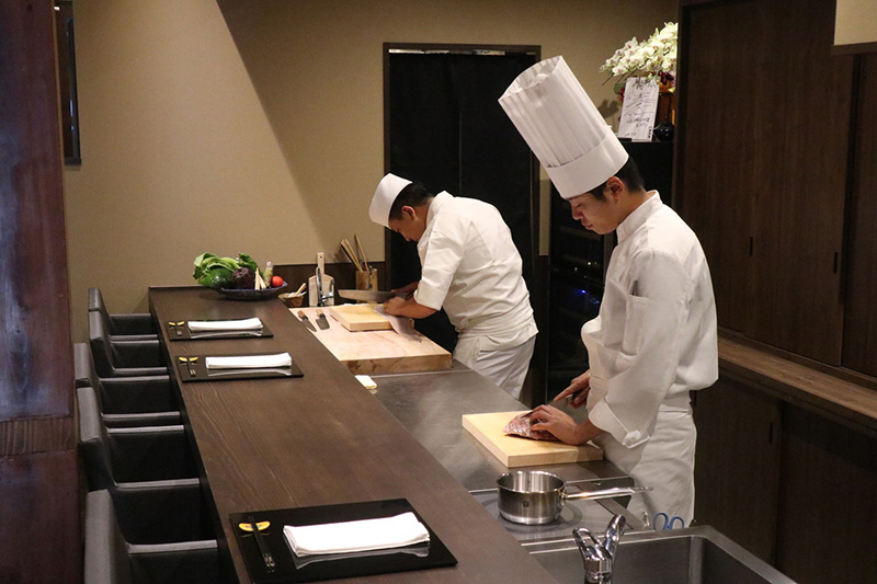 坪庭のある伝統的な京町家で食す、日本料理×フレンチの懐石料理